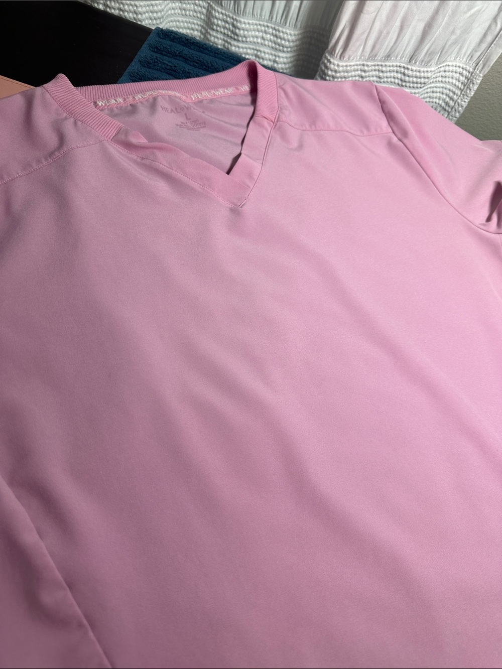 Ladies  V-Neck Pink scrub top Sz L by Heal Wear excellent condition.